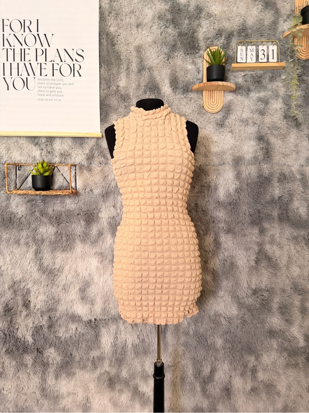 Textured And Tame Mini